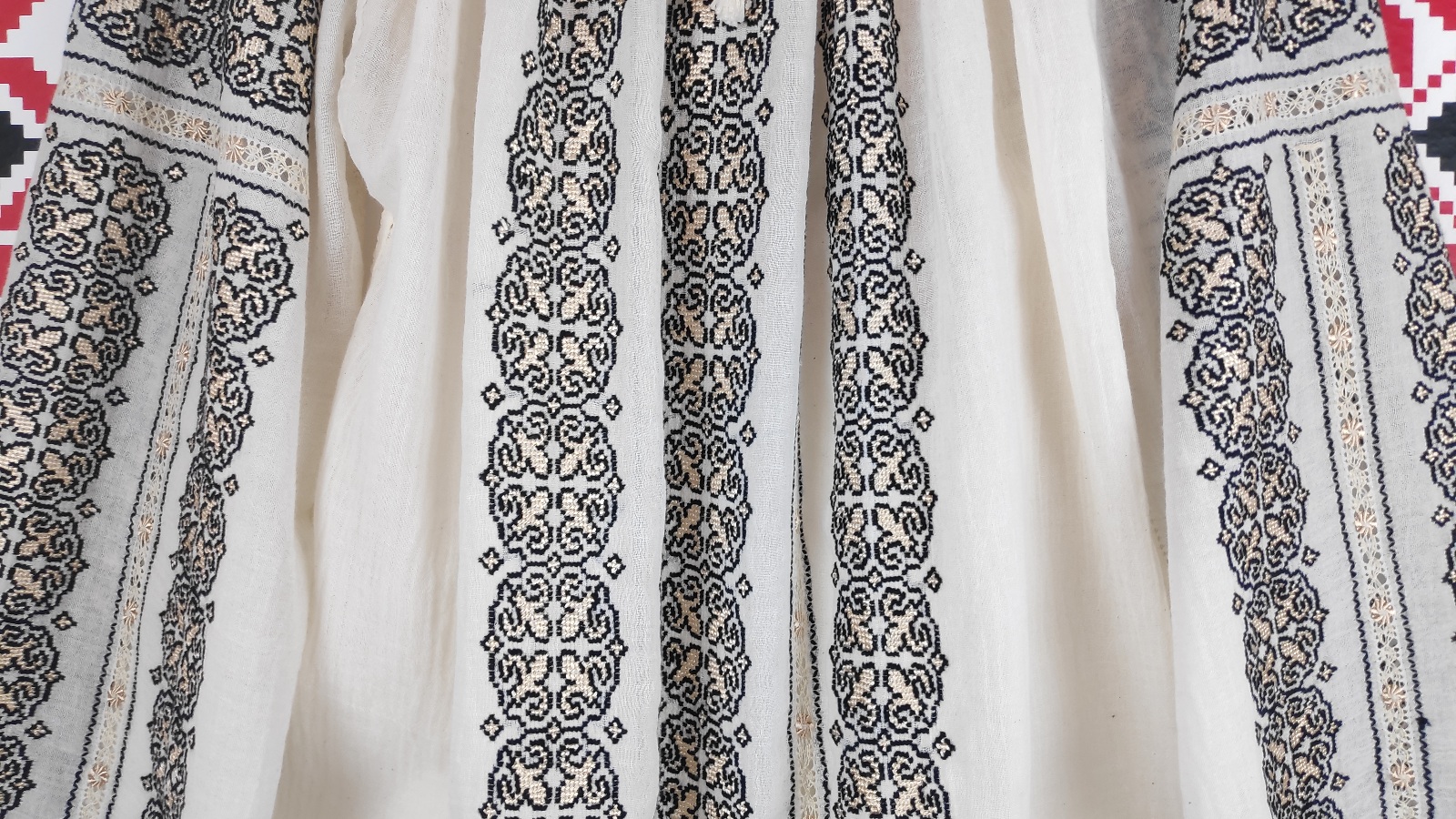 Ie_tradițională_românească_IE_72.9.13.1_p4